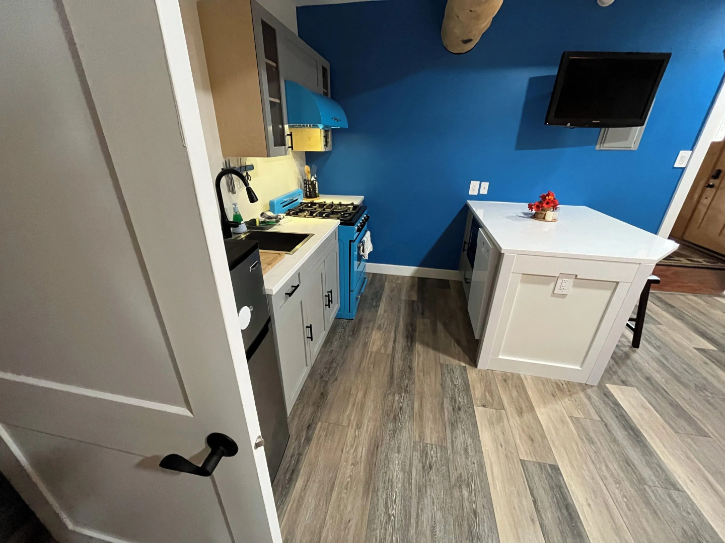 Arctic Divide Inn & Motel