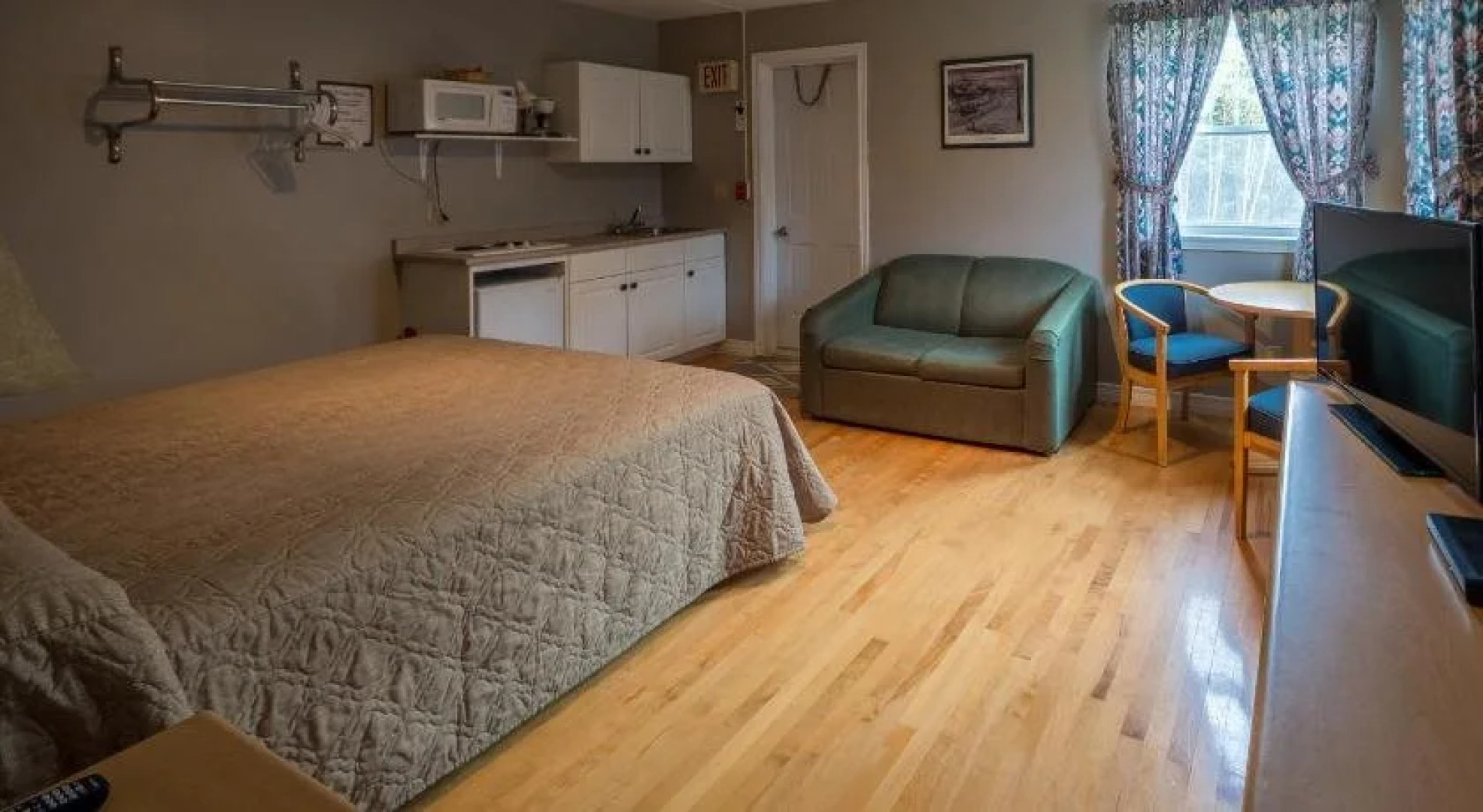 L' Auberge Doucet Inn