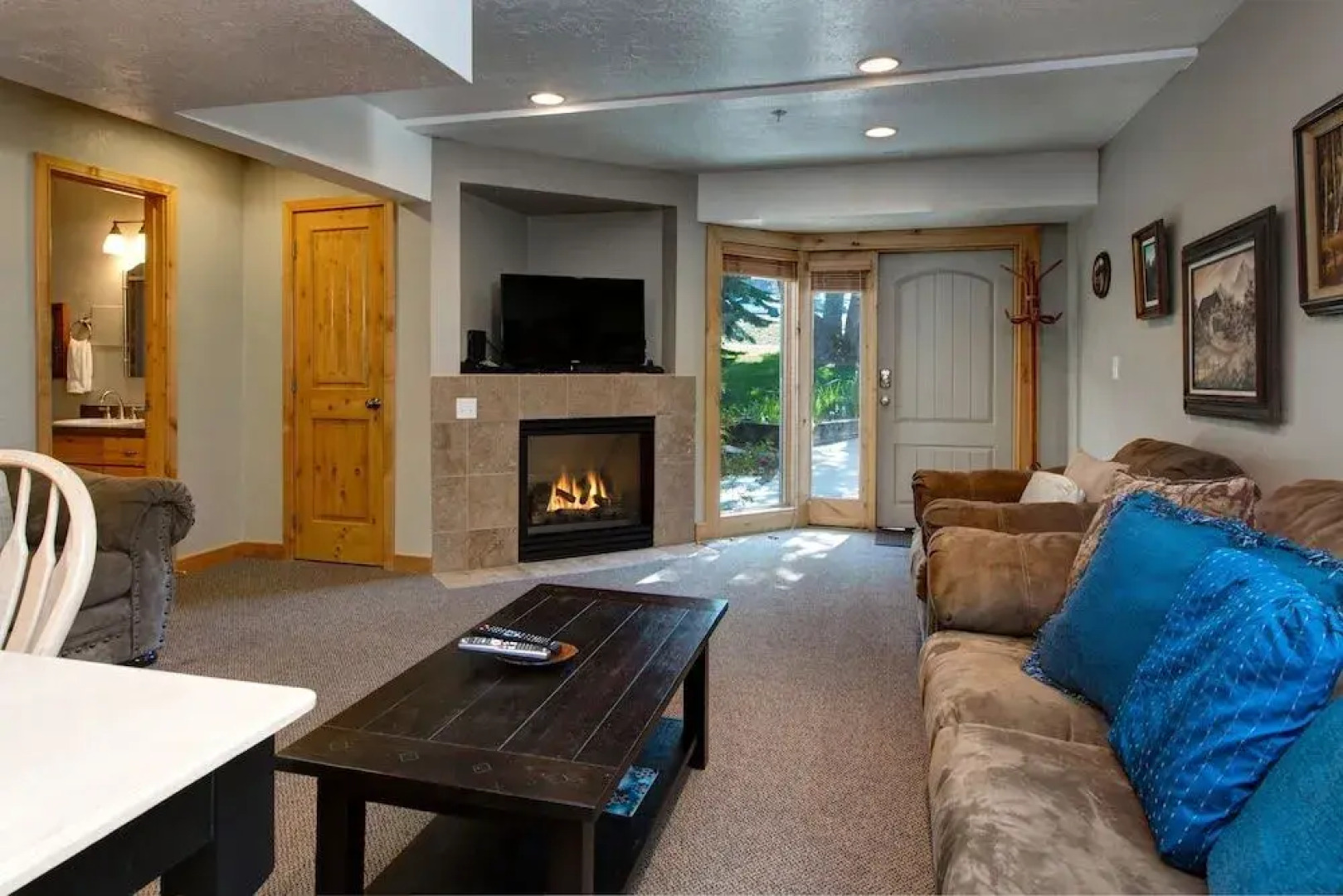 2BR Empire House Condo by RedAwning