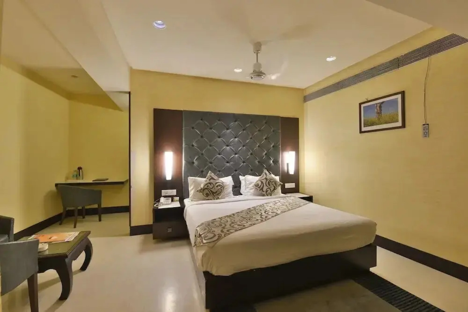 Hotel The Golden Oak Central by Citrus Prime