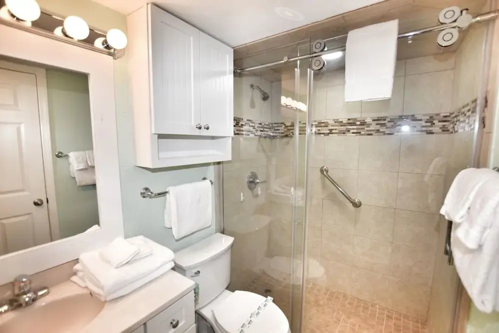 0102 Waters Edge Resort 2 Bedroom Condo by Redawning