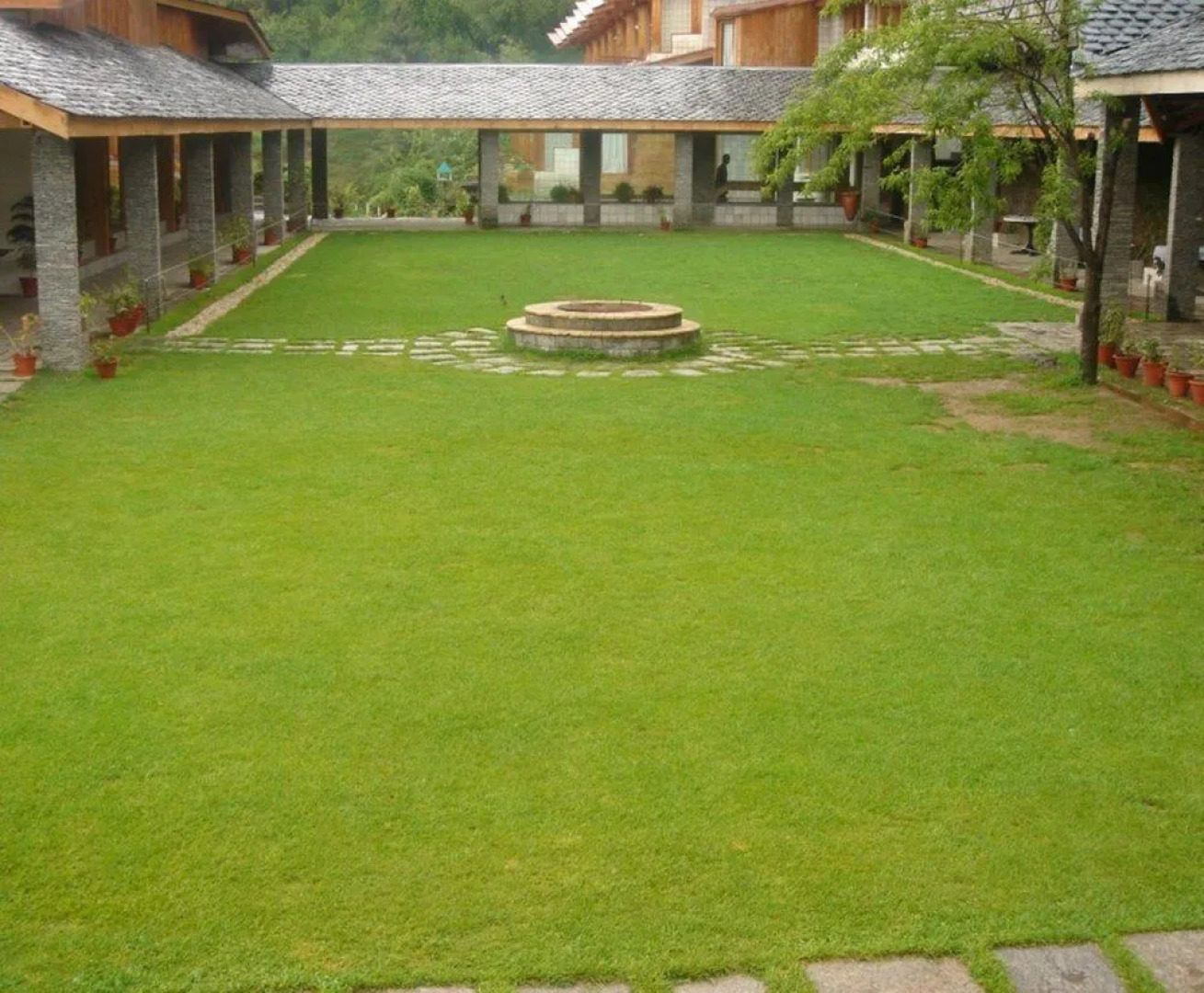 Manu Allaya Spa Resort