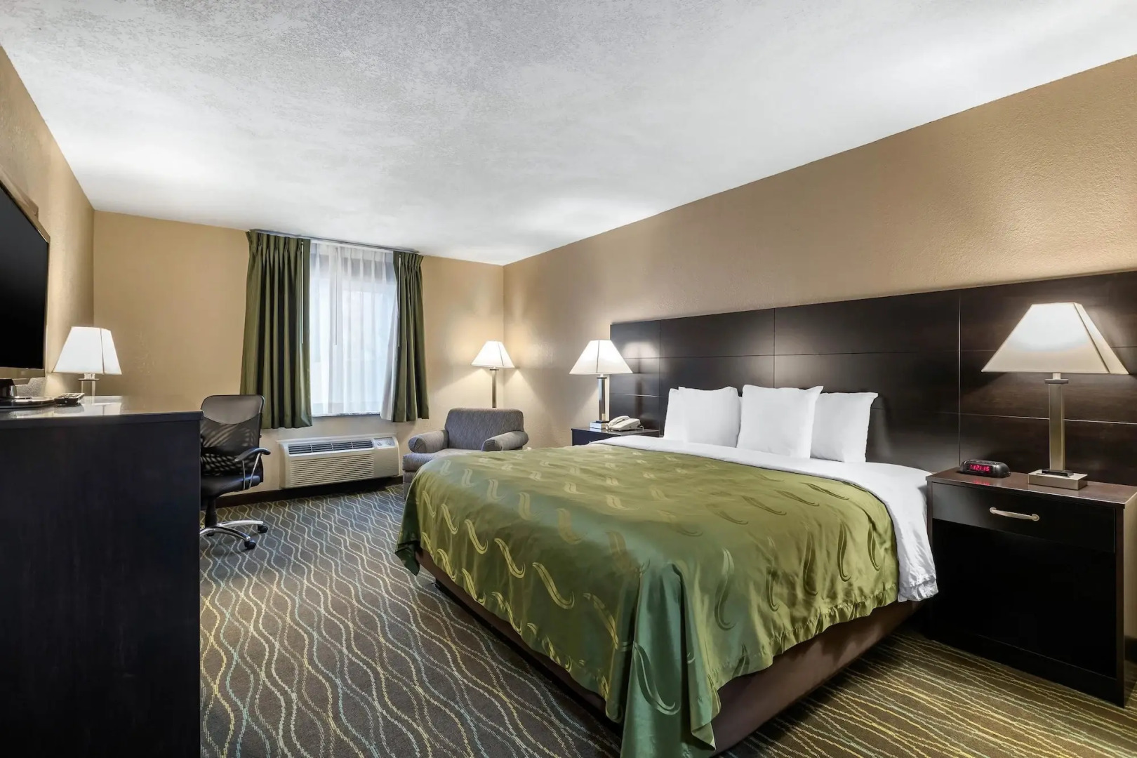 Quality Inn & Suites Des Moines - Merle Hay Road