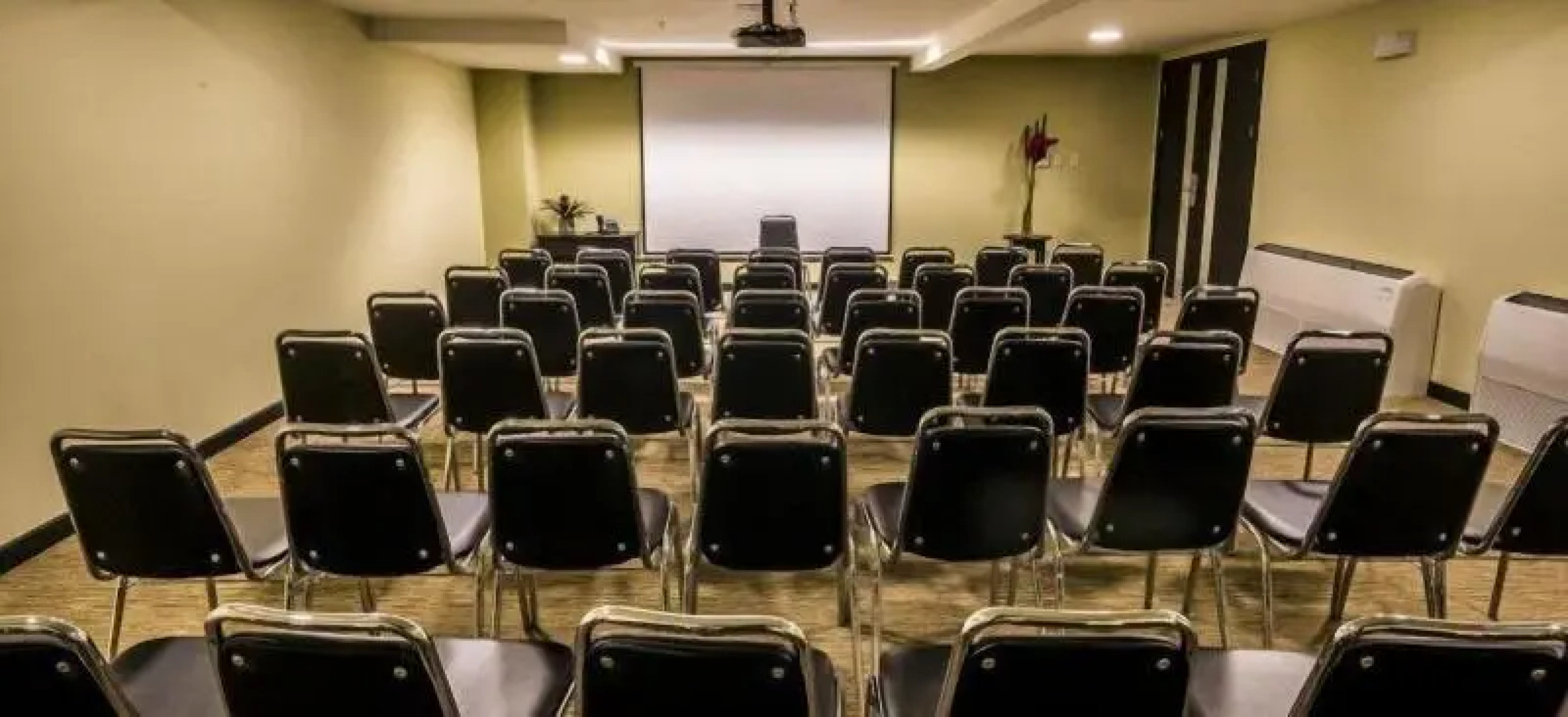 Urban Green Hotel & Suites