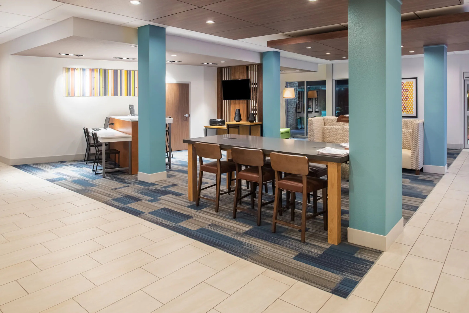 Holiday Inn Express & Suites Kingdom City by IHG