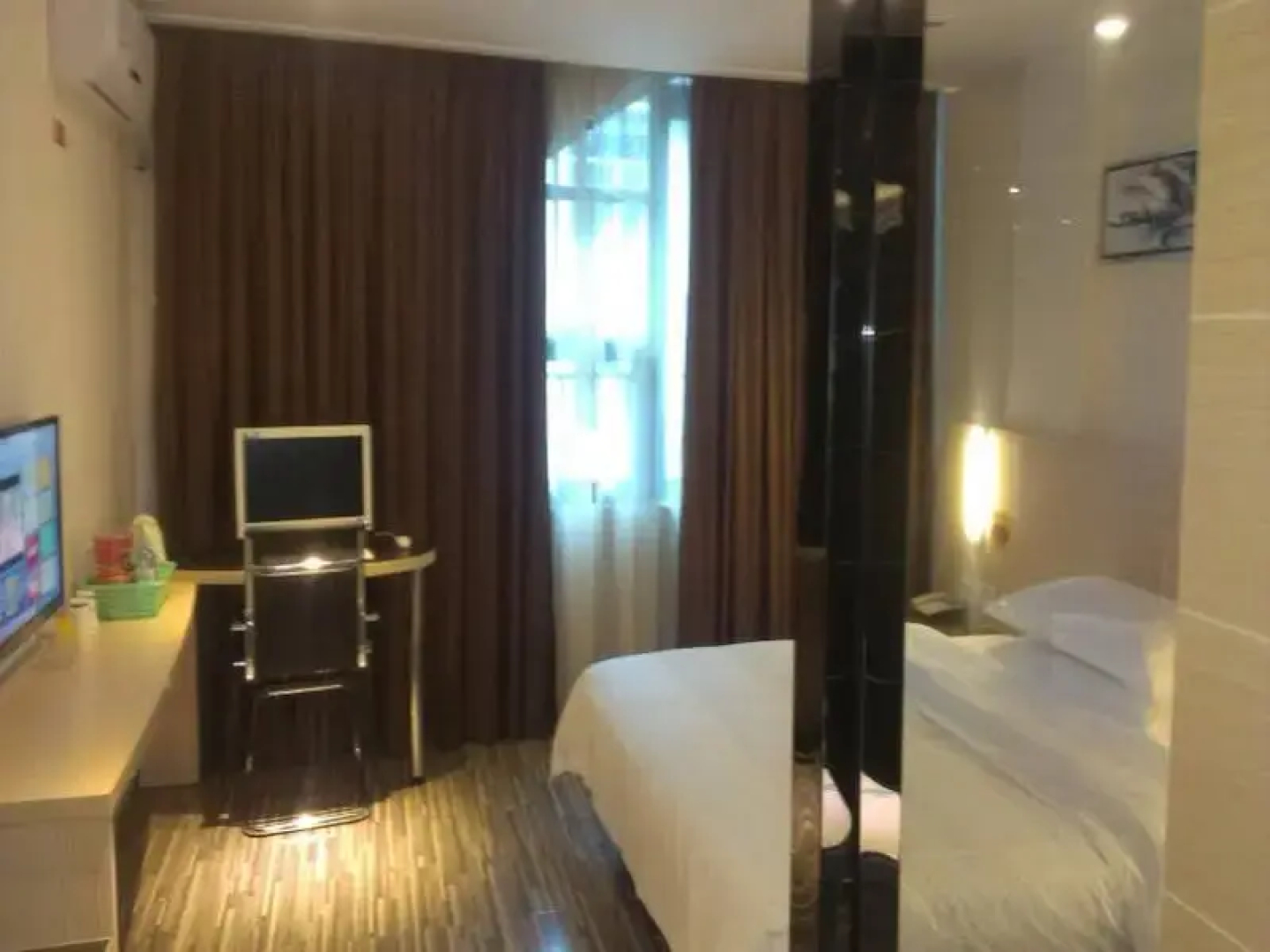 Sanyuehua Hotel