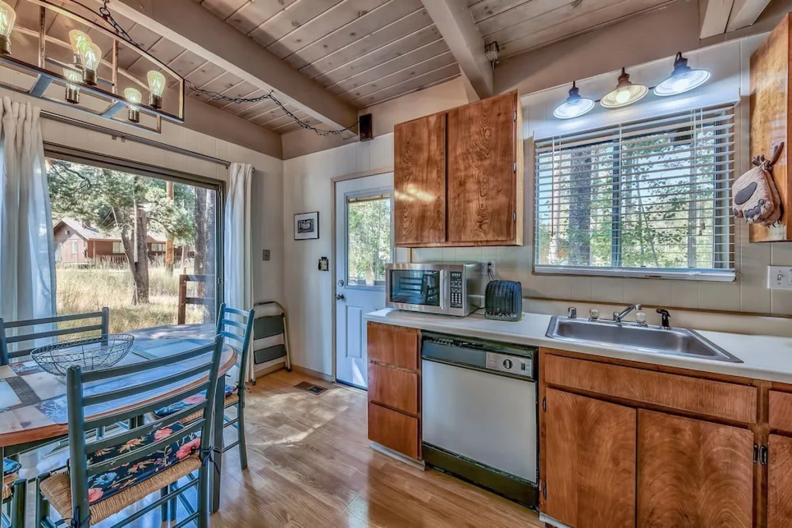 1625a Atroari 3 Bedroom Chalet by RedAwning