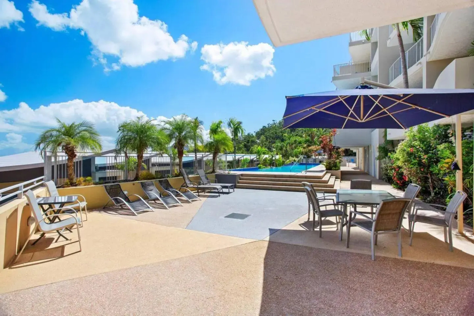 Whitsunday view BOHO apartment in Airlie Beach