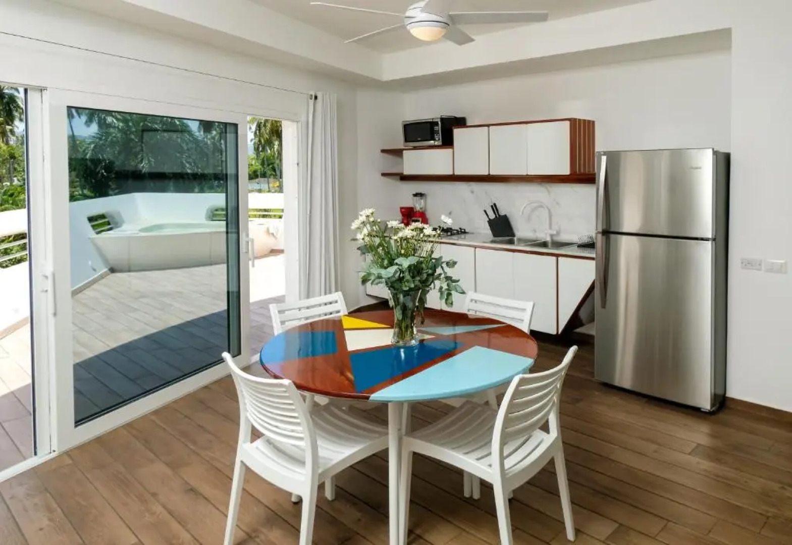 Puerto Plaza Hotel & Shops 