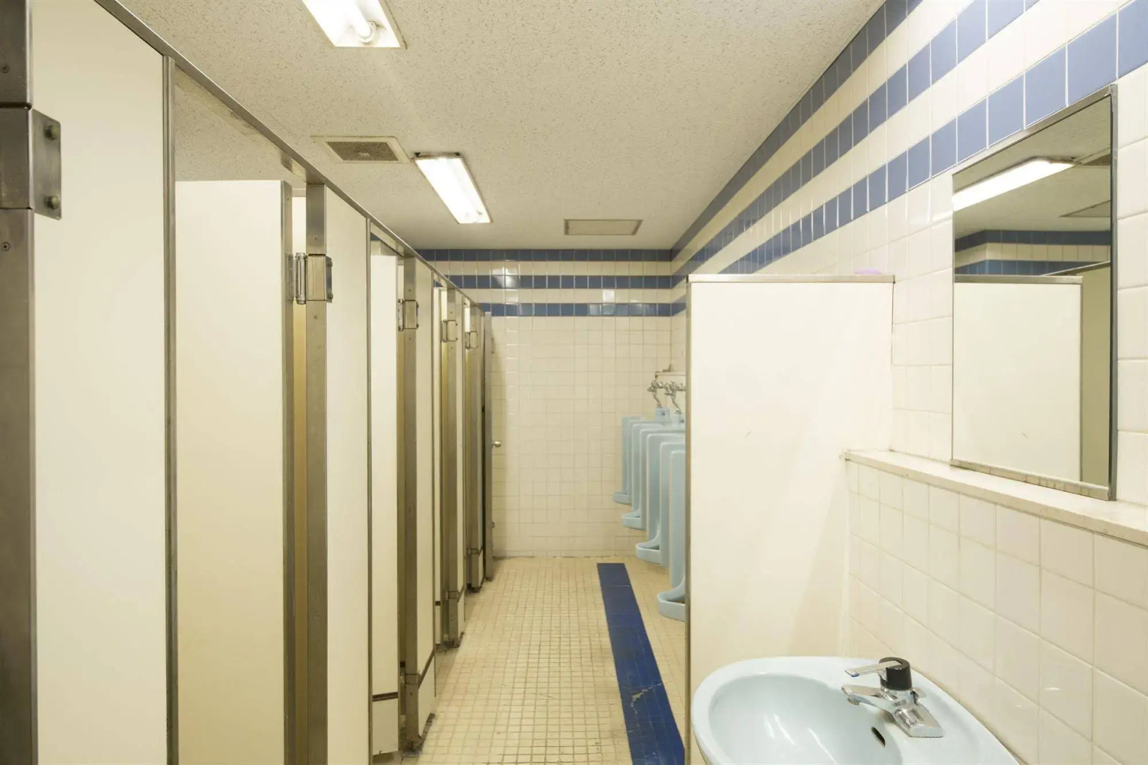 Capsule Hotel The Inn