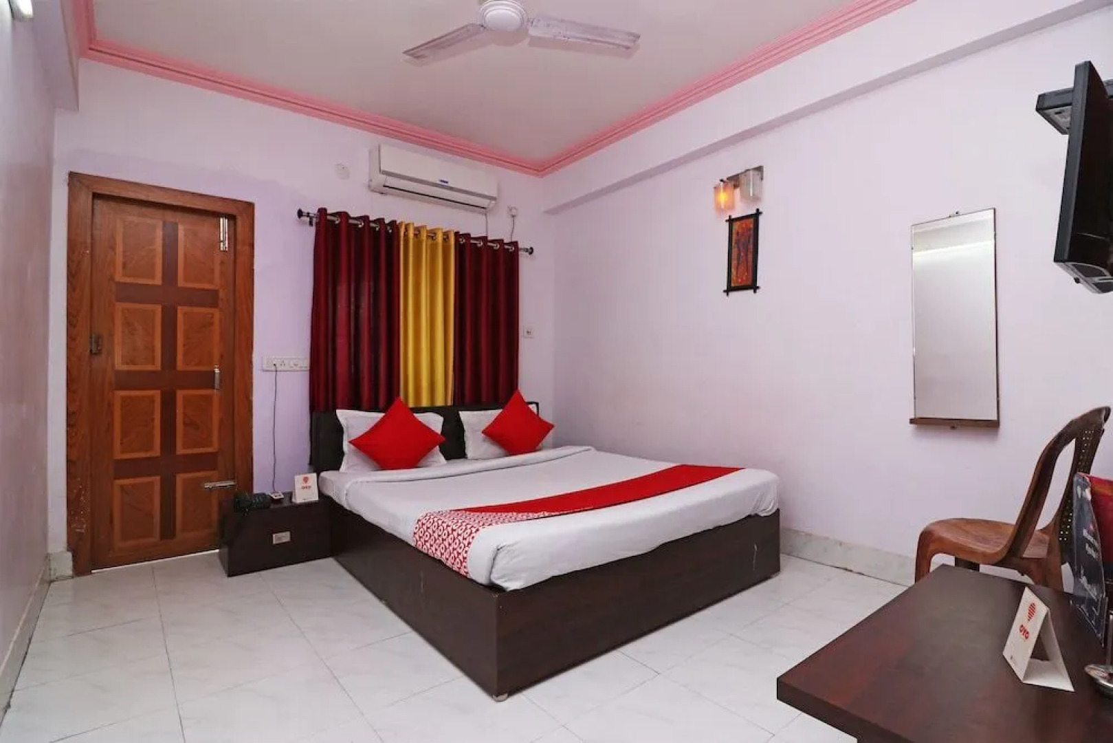 Capital O 16872 Chakra Nayan Tara