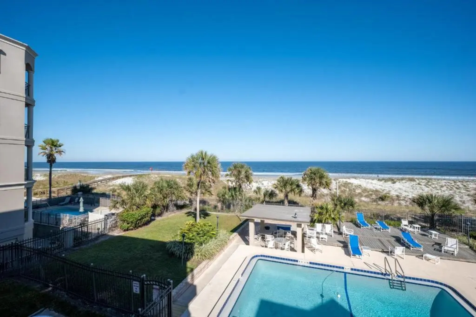 Beachcomber 304, 2BRs, Pool, Beach, Near Mayo Clinic, Sleeps 4