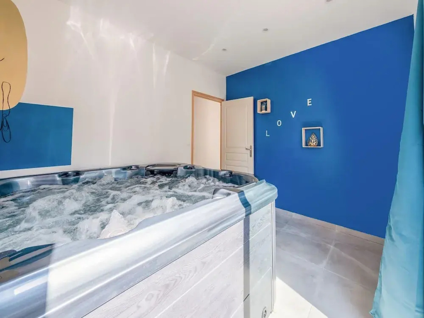 Stylish Beachside Retreat