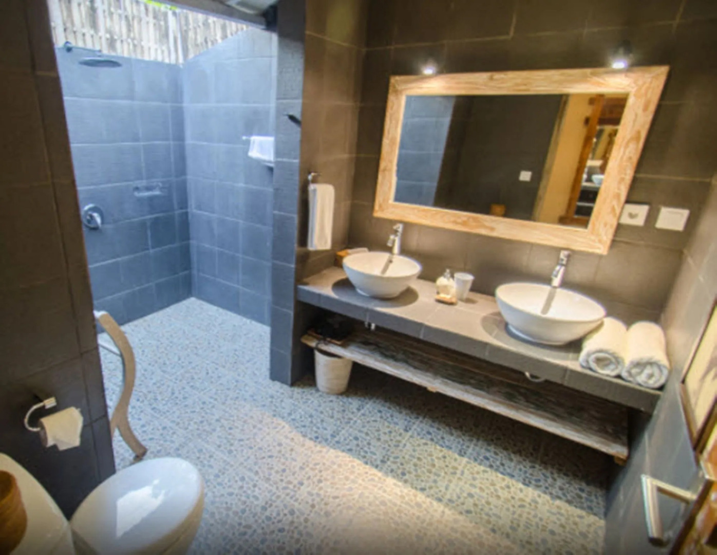 Scallywags Smugglers