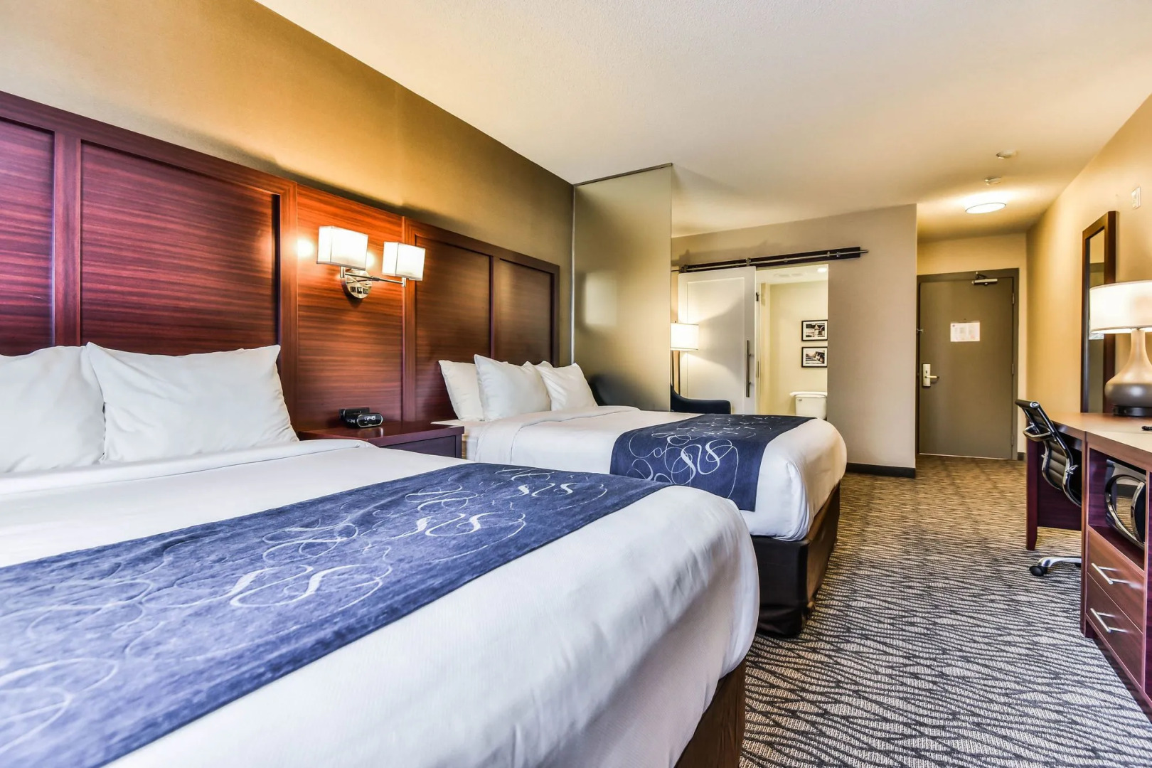 Comfort Suites Downtown Windsor