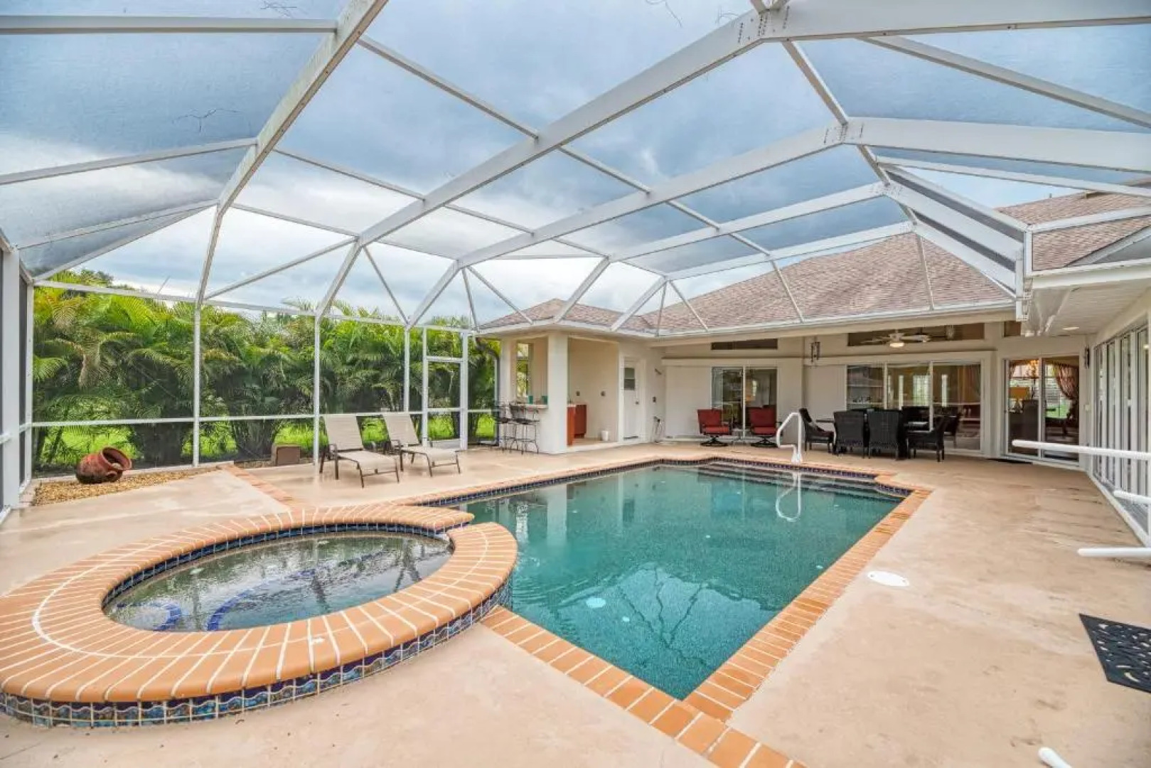 Shangri-La - Private Villa with heated pool and spa - sleeps 6