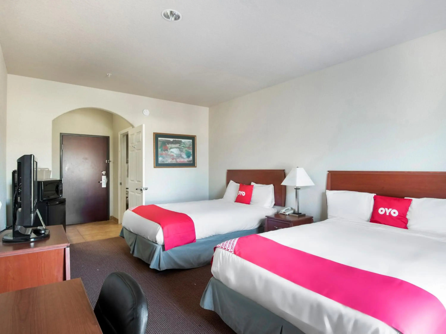 OYO Townhouse Clute Lake Jackson