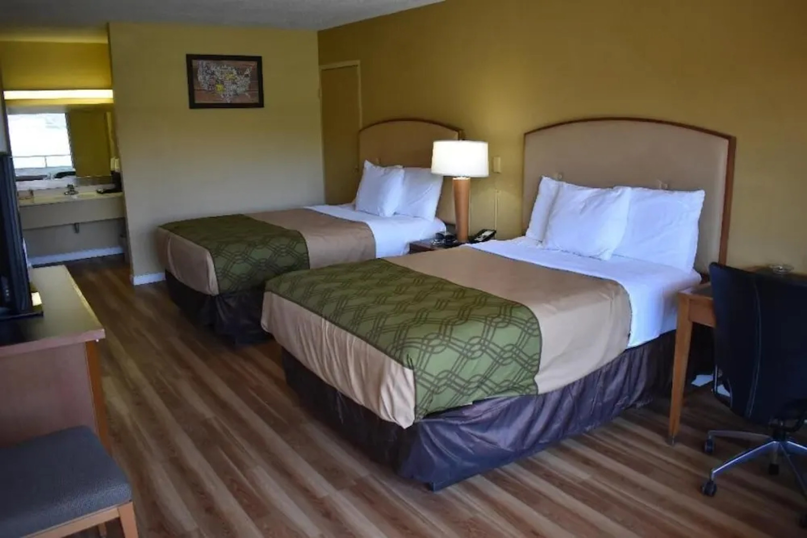 Inn by the Lake Gilbertsville Hotel