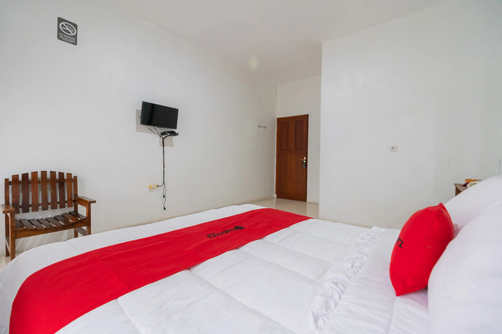 RedDoorz Syariah near Danau Kembar Solok