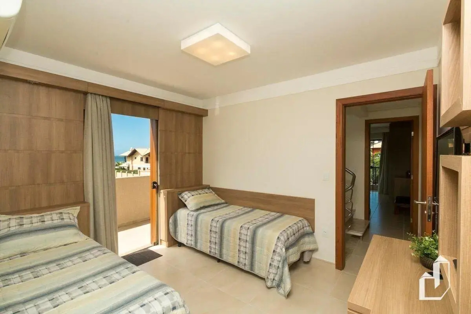 03 SUíTES CLIMATIZADAS E JACUZZI EXTERNA AQUECIDA