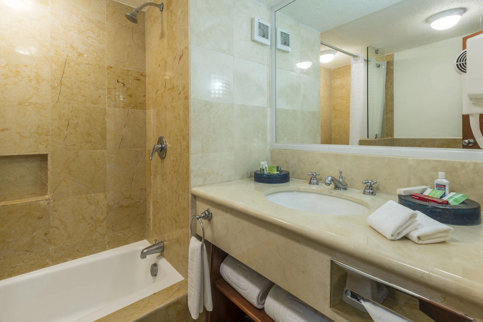 HS HOTSSON Hotel Tampico