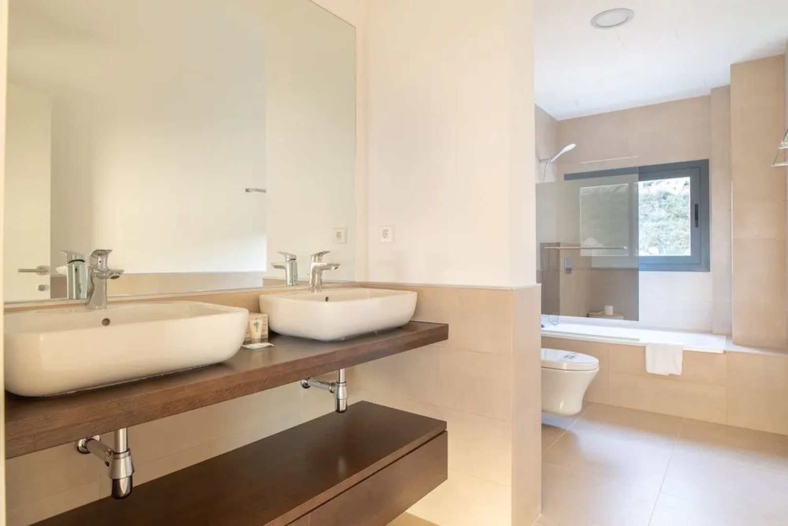 Bahia de las Rocas 2260