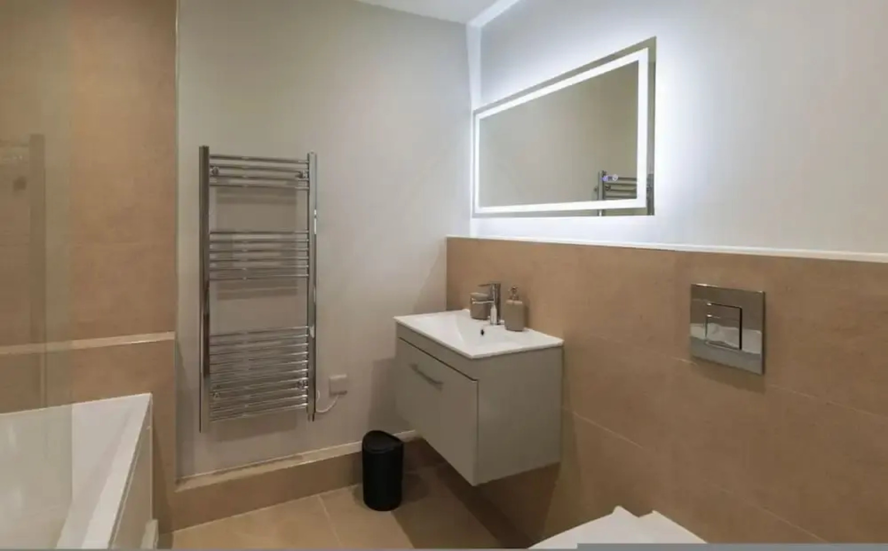 Luxury Manchester Apartment - Orange