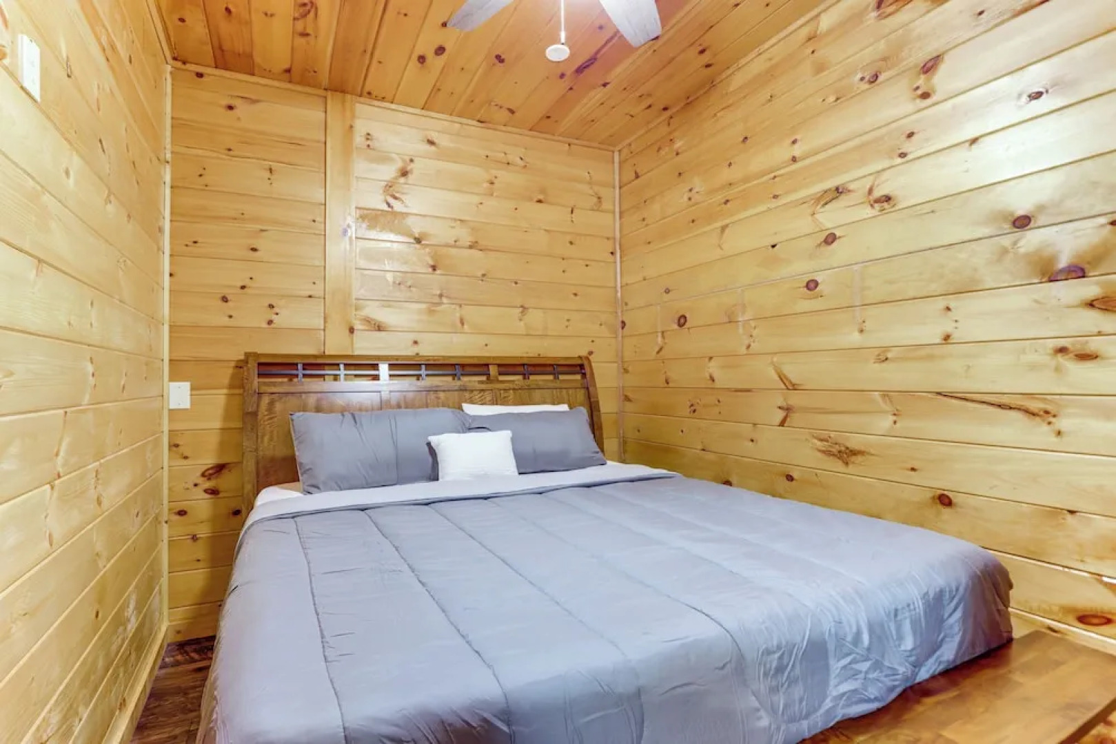 Riffle Run Cabin: River Access, Hot Tub, Game Room