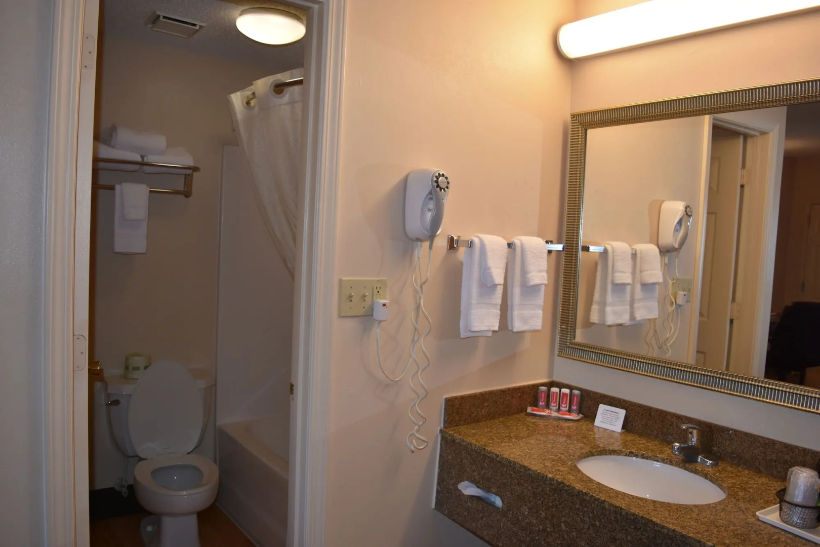 Econo Lodge Louisville Downtown