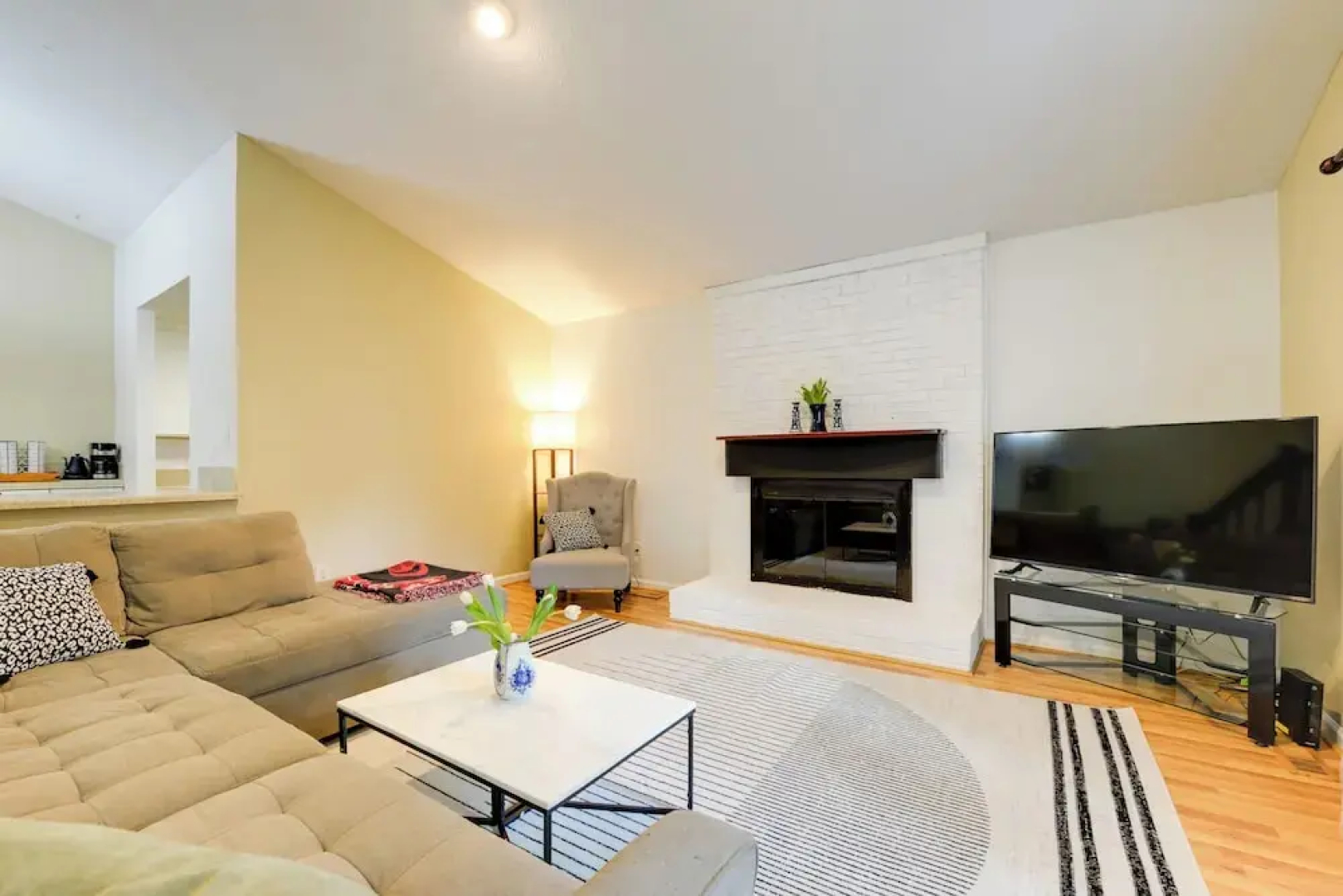 Cozy Cary Abode ~ 10 Mi to Downtown Raleigh!