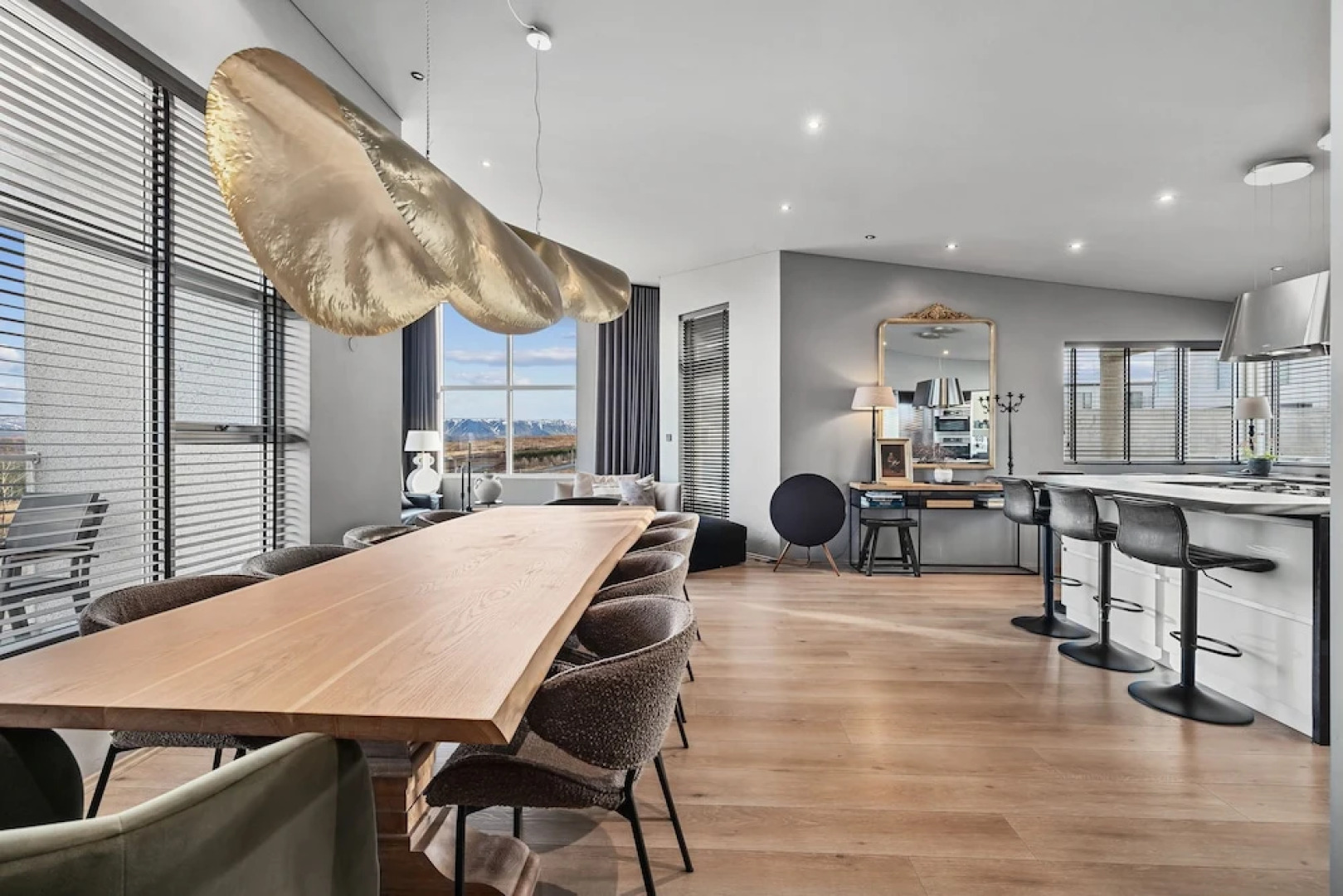 Luxurious Large Home, Perfect for Your Group