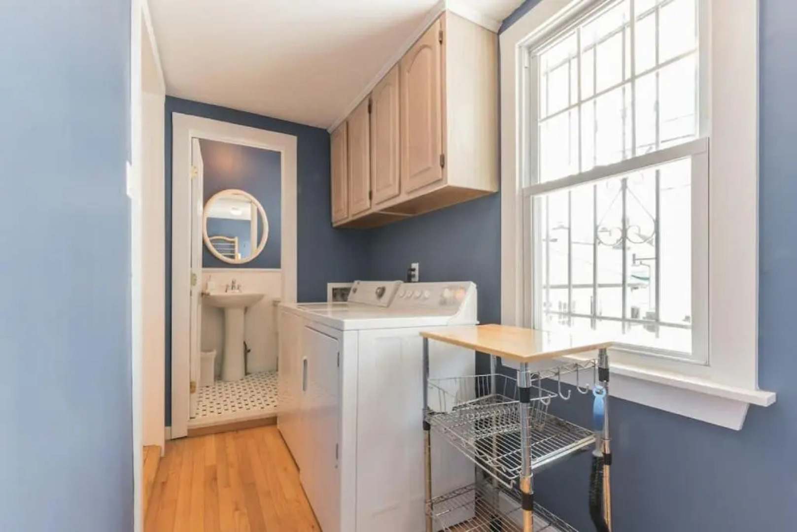 Beach Block 7 bdrms Parking Patio and Sunroom