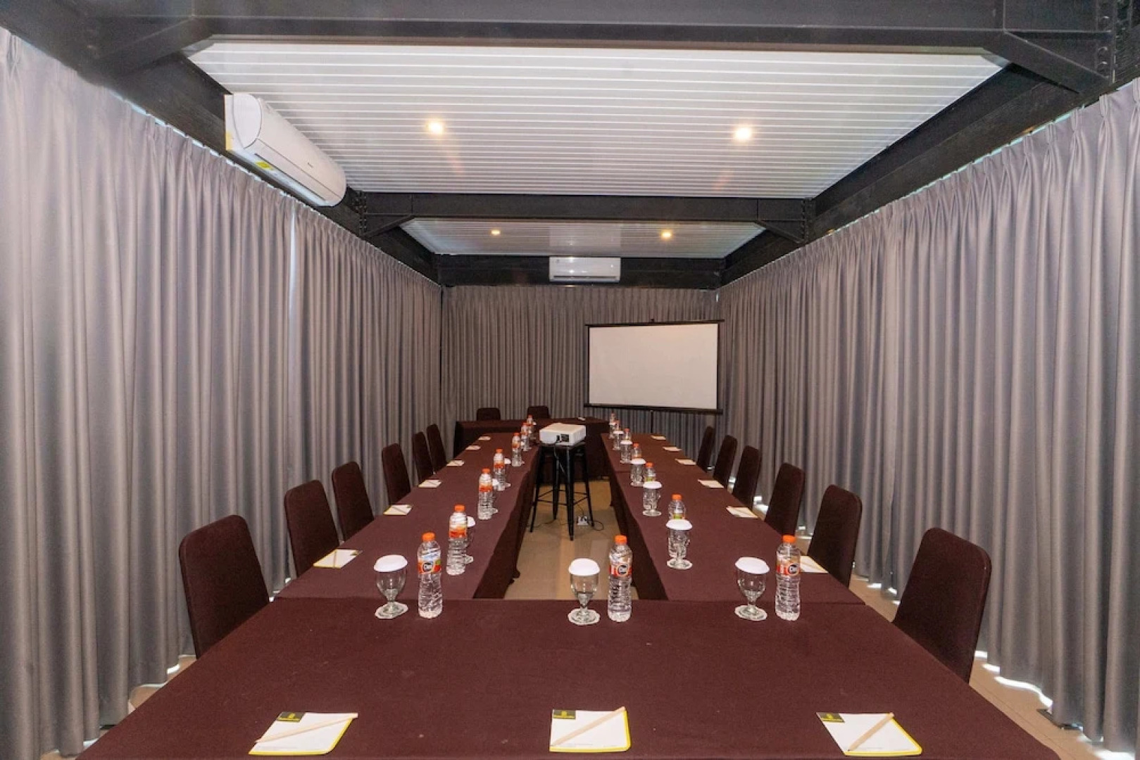 Summerville Hotel & Coffee Shop