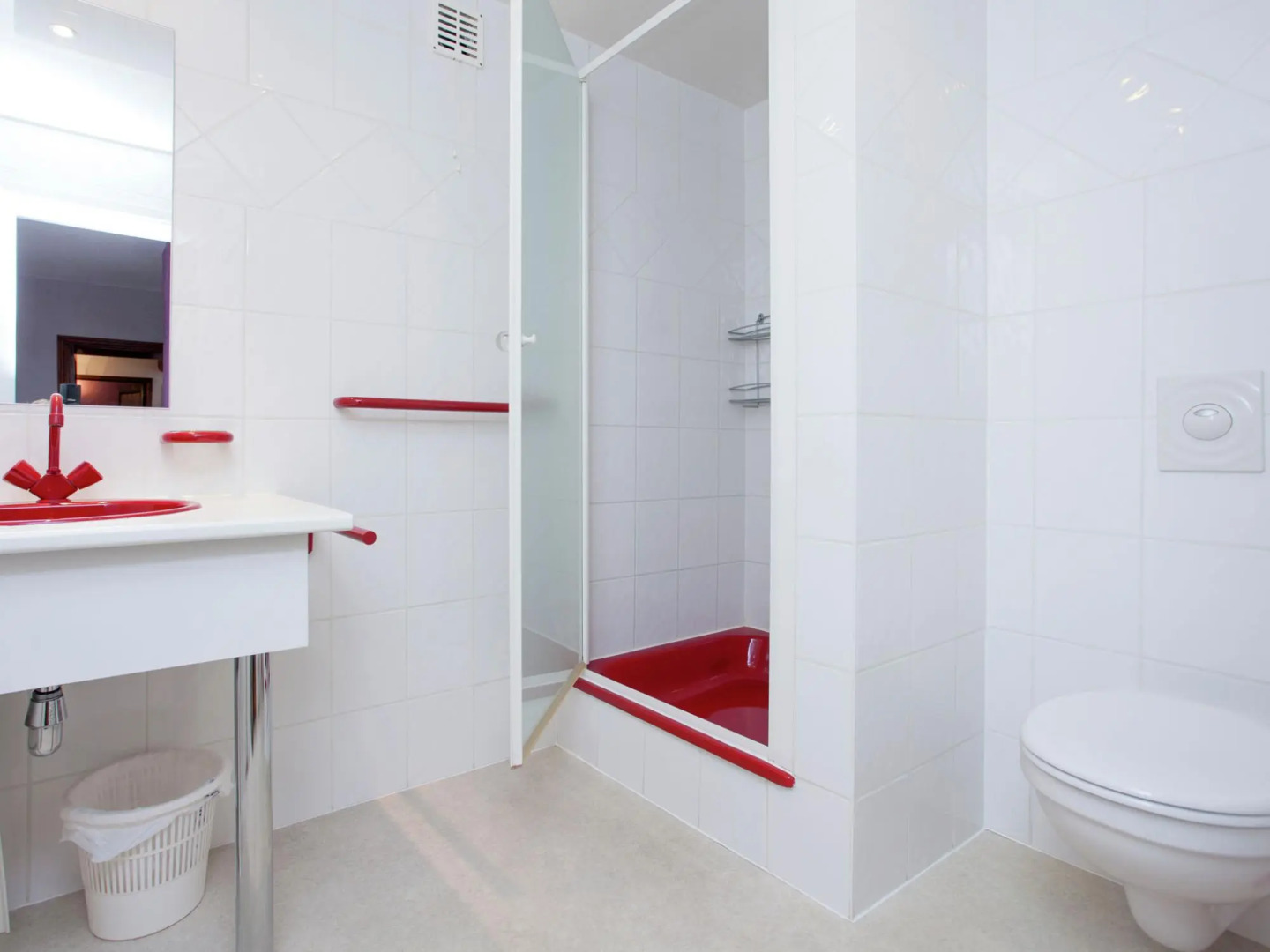 Spacious Holiday Home in Humain with Garden