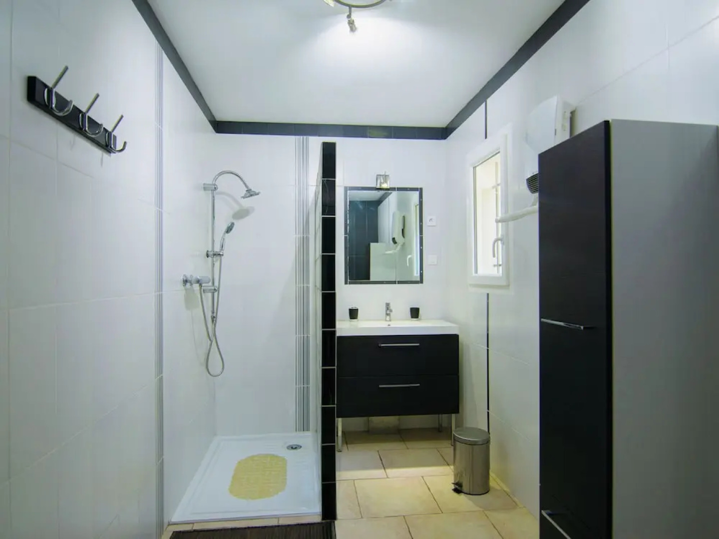 Modern Villa with Private Pool in Ledenon