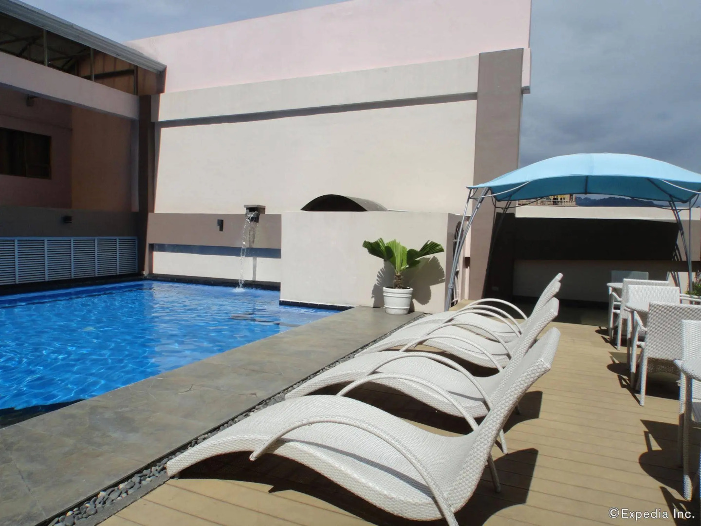 Diamond Suites and Residences