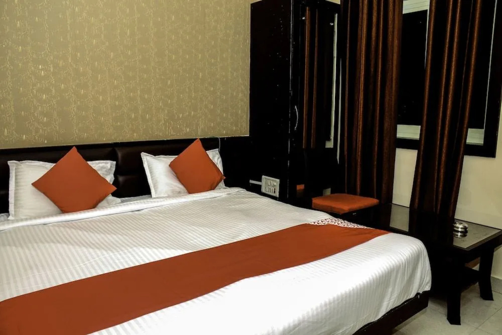 OYO 23178 Hotel Raj Mandir