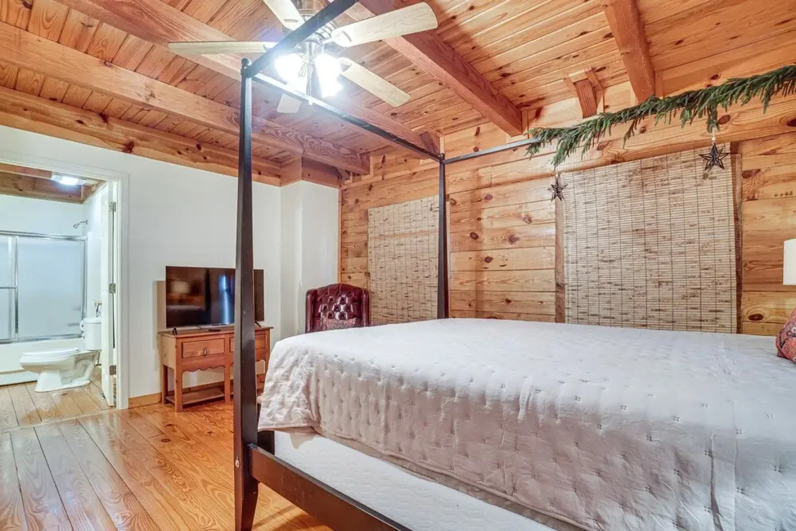 Spacious Log Cabin in Helen w/ Deck & Pool Access!