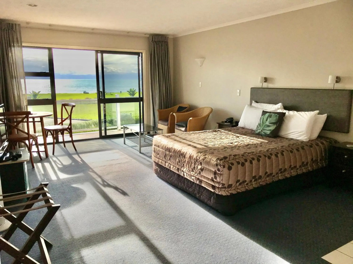 Harbour View Motel on Ahuriri Beach in Napier NZ with sea view suites