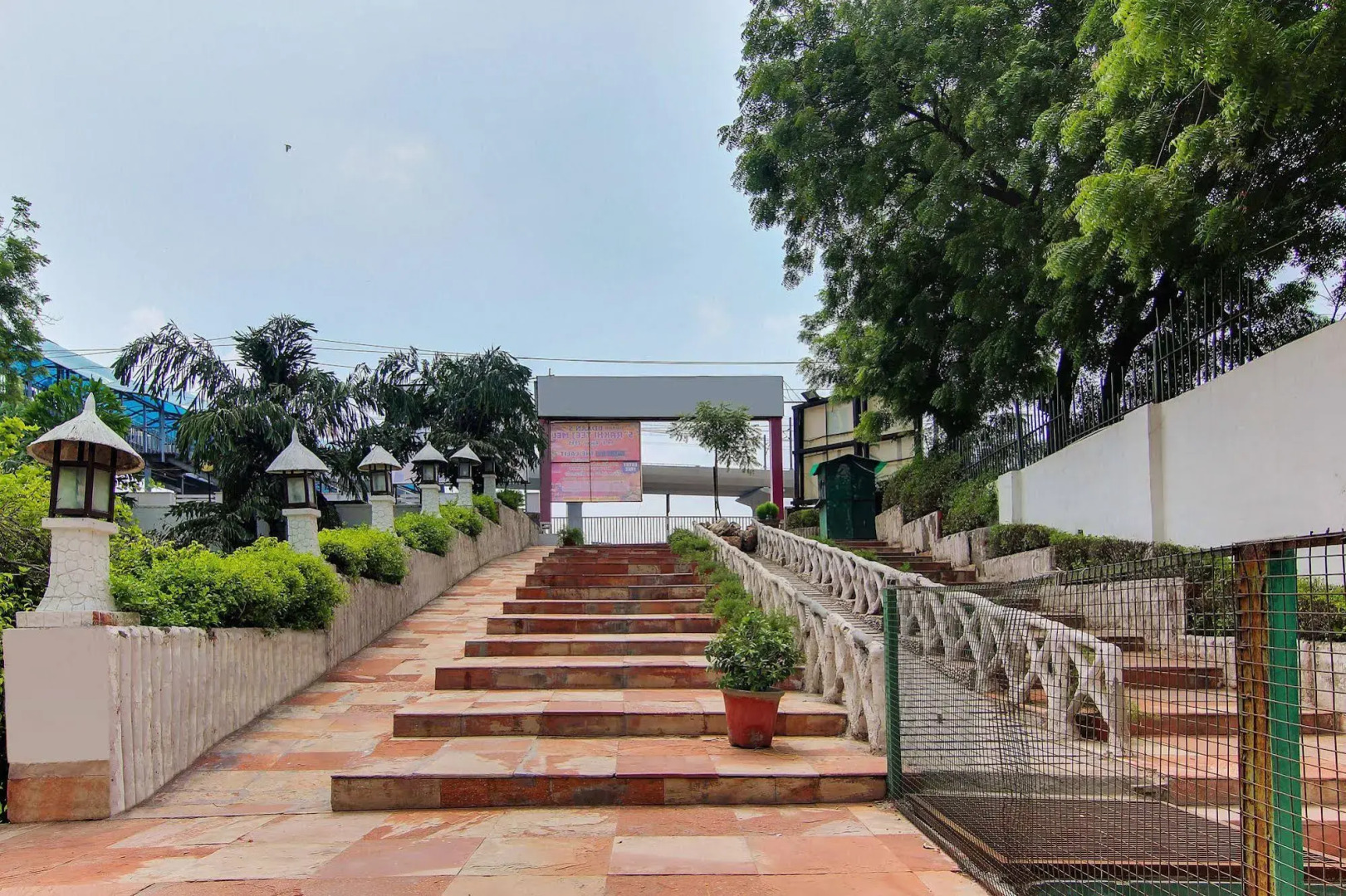 Vibe By The Lalit Traveller