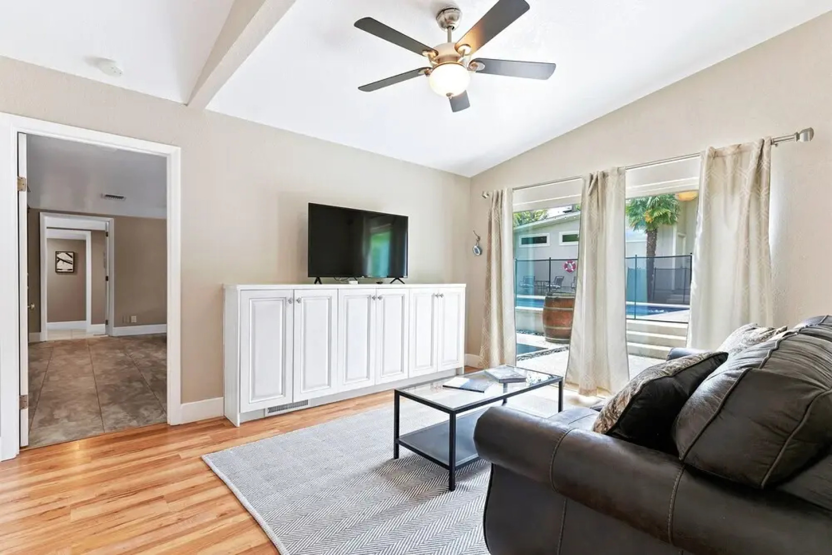 Large Luxury Home W/pool, Hot-tub, Grill/bar, &cin