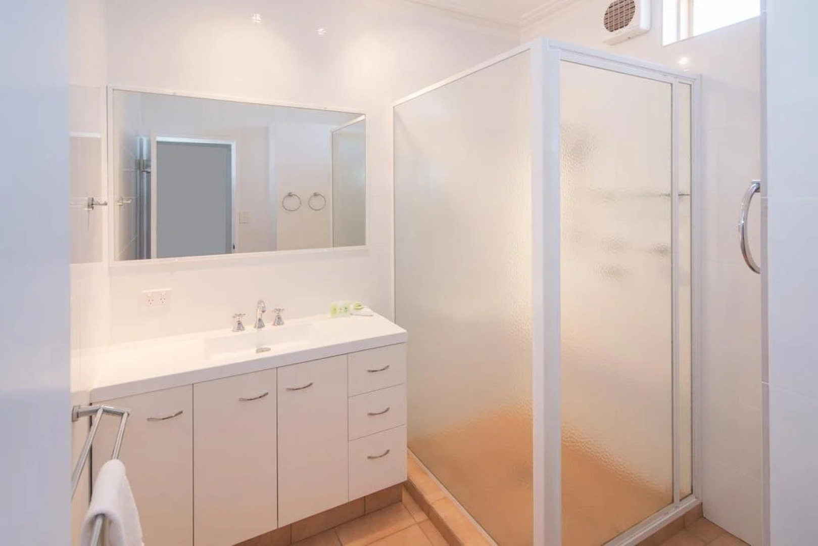 Canal Rocks Beachfront Apartments