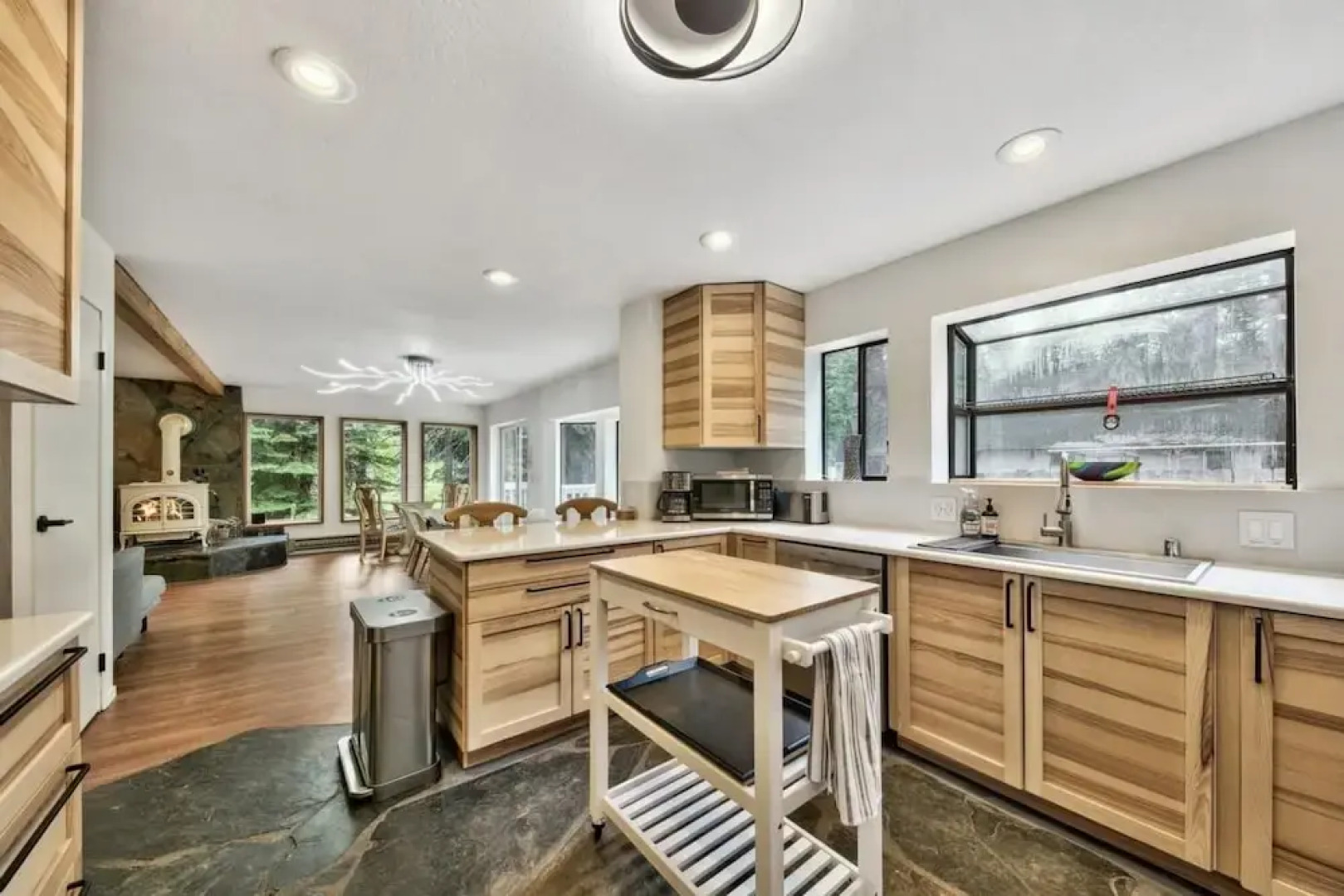 3685s River View Retreat 4 Bedroom Home by RedAwning