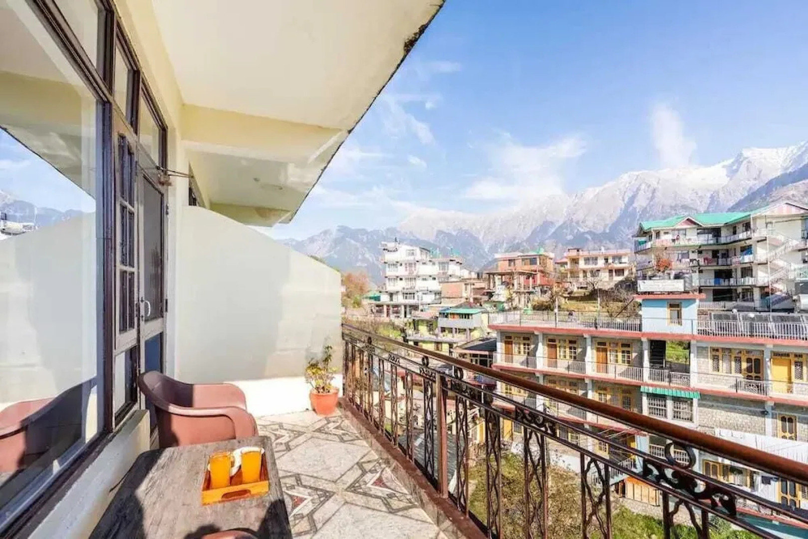 Hotel Snow Crest Inn