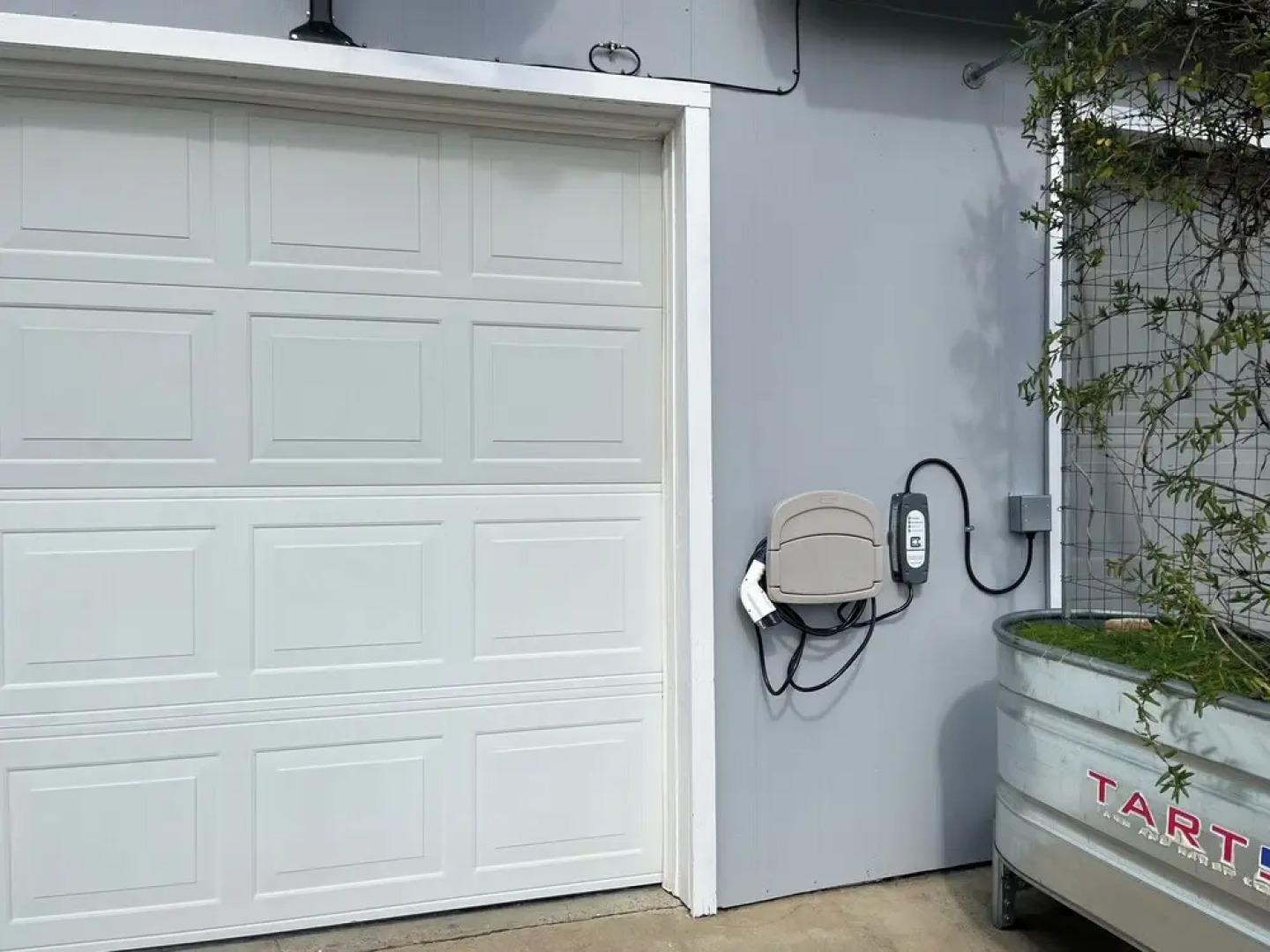 Mariposa Home: Furnished Patio & Sierra Mtn Views