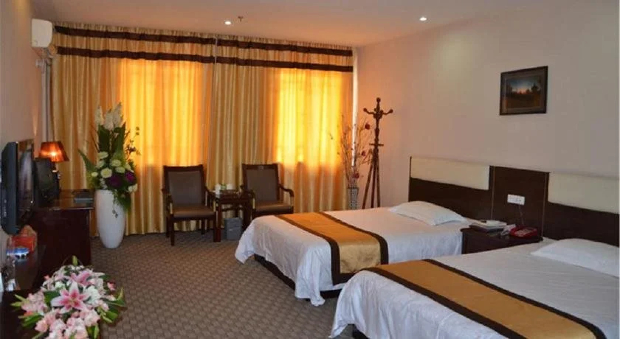 Wudangshan Yinjie Holiday Hotel