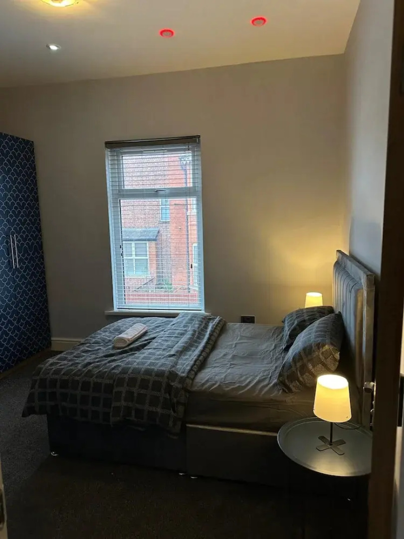 Cozy Manchester House - Stay With Host Onsite