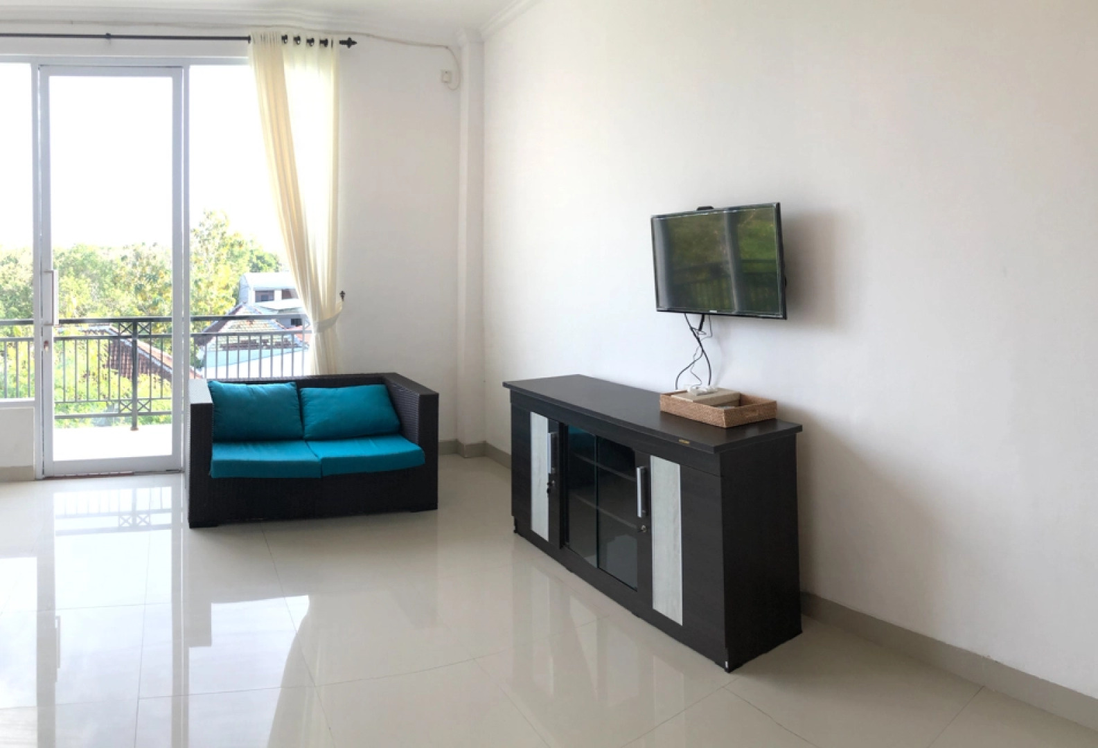 RedDoorz Plus near Dreamland Beach