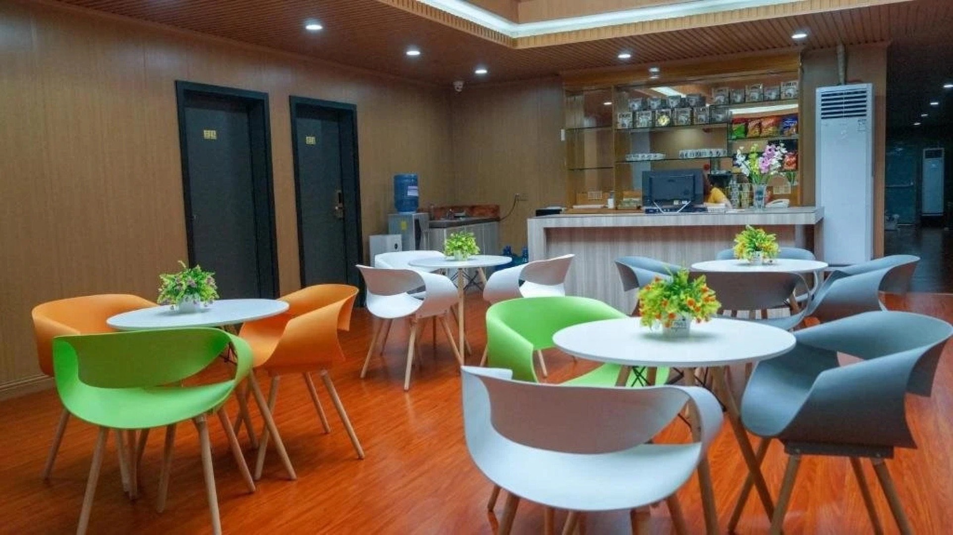 999 Traders Inn Hotel