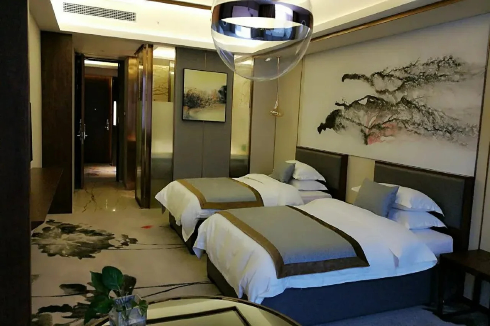 Donghu Grand Hotel